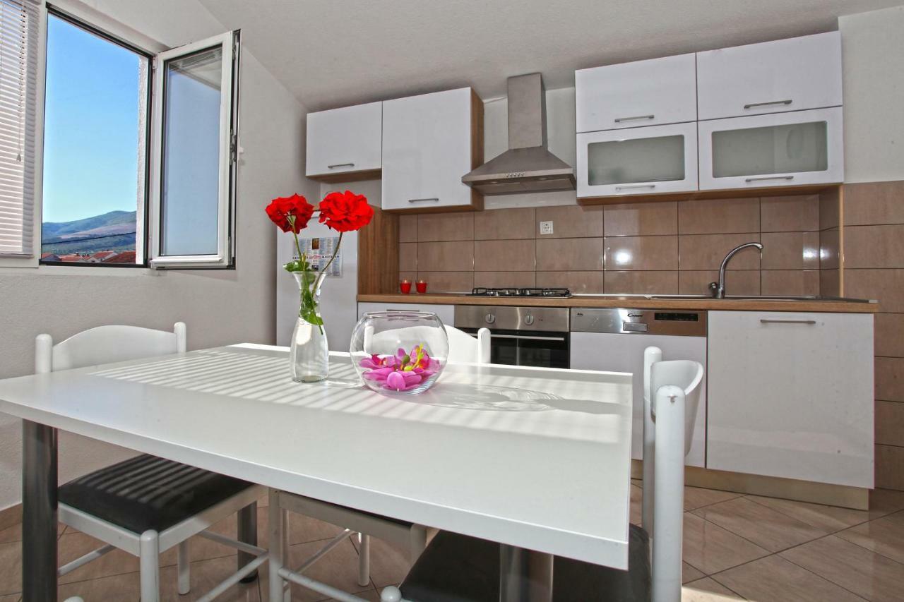 Apartments Ukic Kaštela Eksteriør billede