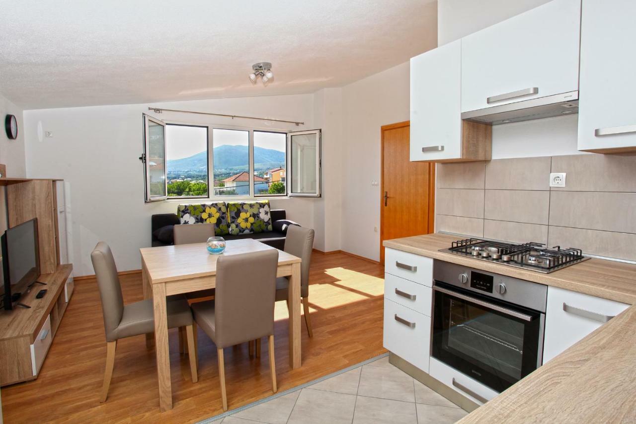 Apartments Ukic Kaštela Eksteriør billede